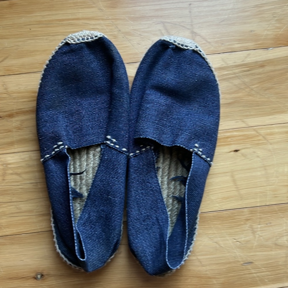 Shoes - Picture 5 of 8